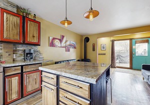 Cozy home w/a full kitchen & grill - walking distance to River Run & Ketchum