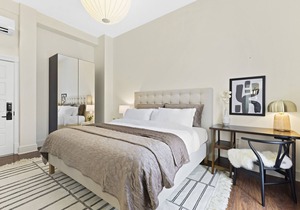 Cozy & Modern King Studio in Historic Mt. Vernon