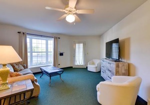Cozy Pigeon Getaway, Close to Public Beaches!
