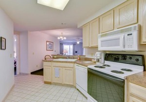 Cozy Pigeon Getaway, Close to Public Beaches!