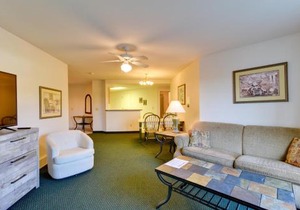 Cozy Pigeon Getaway, Close to Public Beaches!