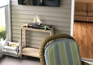 COZY, PRIVATE 2/1 Cottage W/POOL/HOT TUB/GYM/TENNIS COURT/GAME ROOM, NEAR BEACH!