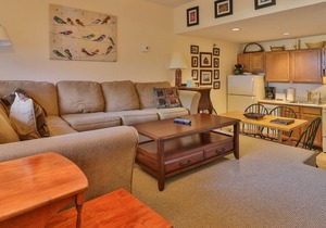 Cozy ski-in/out condo with trail access, heated pool & hot tub