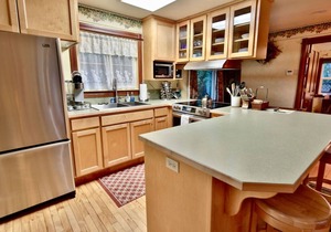 Cozy Sol Duc River Riverfront Retreat w/Hot Tub