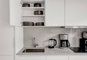 Cozy South End Studio near T, Shops + Dining, by Blueground