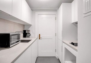 Cozy South End Studio near T, Shops + Dining, by Blueground