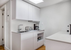 Cozy South End Studio near T, Shops + Dining, by Blueground