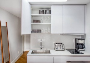 Cozy South End Studio near T, Shops + Dining, by Blueground