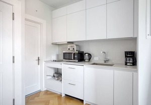 Cozy South End Studio near T, Shops + Dining, by Blueground