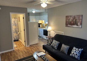 Cozy Spurrier Unit 6 1 bed 1 bath Pets Welcome FREE WiFi