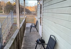 Cozy Spurrier Unit 6 1 bed 1 bath Pets Welcome FREE WiFi