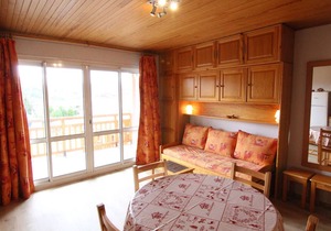 Cozy Studio for 4 in L'Alpe d'Huez - Ski-in/Ski-out, South Balcony, Near Amenities