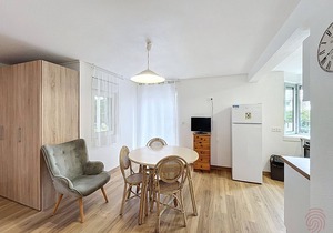 Cozy Studio with Terrace, Near Thermes & Downtown, Pet Friendly + WiFi, Lamalou-les-Bains
