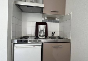 Cozy Studio with Terrace & Parking in Cambo-les-Bains, Near Thermes, Sleeps 2, Pet-Friendly, WiFi