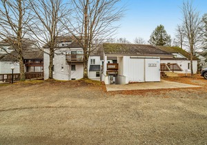 Cozy townhome with on-site pools, hot tub, tennis, game room & gym