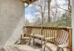 Cozy townhome with on-site pools, hot tub, tennis, game room & gym