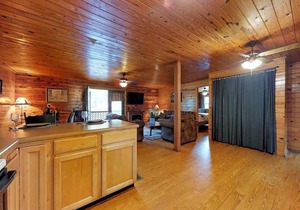 COZY UNIT #4 WATERFRONT LOG CABIN