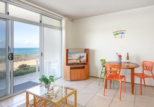 Craigmore On The Beach Unit 4 - ground floor with views