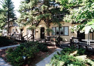 Crandell Mountain Lodge