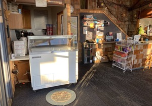 Curley's, E - Motel - 1 Queen /3 Single /Kitchen
