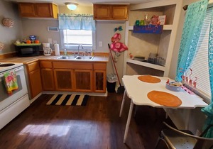 Cute 2br/1ba close to everything