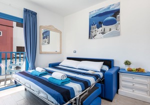 D4 Authentic Guest House Room with kitchenette