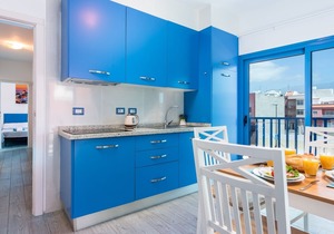 D4 Authentic Guest House Room with kitchenette