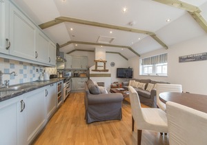 DAIRY COTTAGE - Near Padstow, great restaurants, pet friendly, beaches, meadow