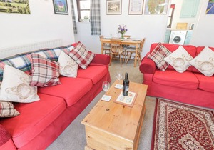 DALE VIEW COTTAGE, pet friendly, with open fire in Allendale