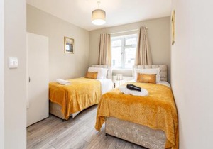 Dartford, Kent - Modern 2Bd 2Bath En-Suite Bungalow M25 Bluewater