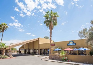 Days Hotel by Wyndham Peoria Glendale Area