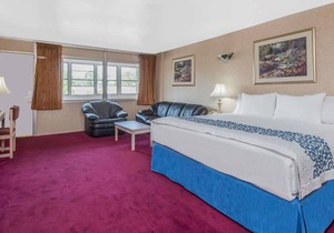 Days Inn by Wyndham Hicksville Long Island