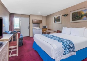 Days Inn by Wyndham Hicksville Long Island