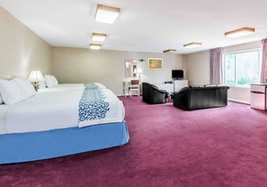 Days Inn by Wyndham Hicksville Long Island