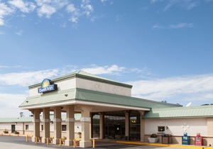 Days Inn by Wyndham Clinton