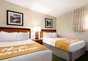 Days Inn by Wyndham Cortez