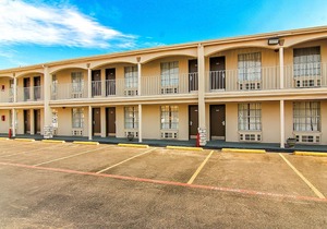 Days Inn by Wyndham Market Center Dallas Love Field