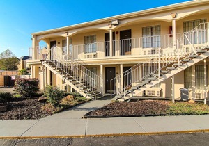 Days Inn by Wyndham Market Center Dallas Love Field