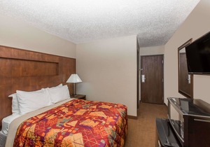 Days Inn by Wyndham Pierre