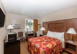 Days Inn by Wyndham Pierre