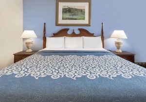 Days Inn by Wyndham Plymouth