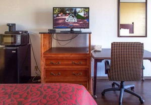 Days Inn by Wyndham Clinton
