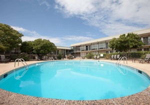 Days Inn by Wyndham Clinton