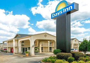 Days Inn by Wyndham Shorter