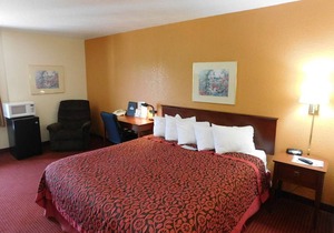 Days Inn & Suites by Wyndham Cedar Rapids
