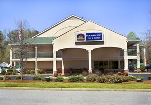 Days Inn & Suites by Wyndham Peachtree City