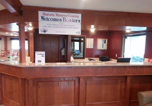 Days Inn & Suites by Wyndham Monroe