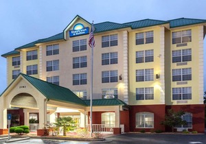 Days Inn & Suites by Wyndham Tucker/Northlake
