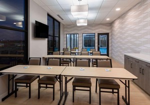 Days Inn & Suites by Wyndham Duluth by the Mall
