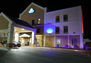 Days Inn & Suites by Wyndham Harvey / Chicago Southland